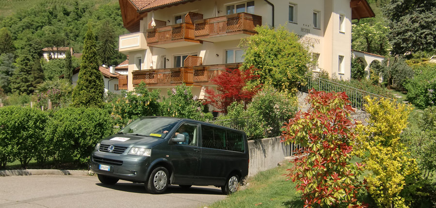 Shuttle Taxi auf dem Weg zum Kunden