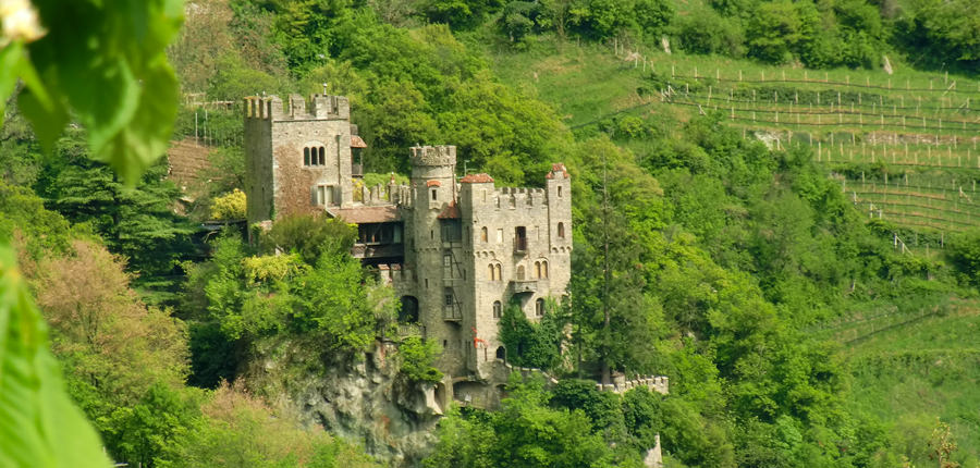 Überblick Burg Meran